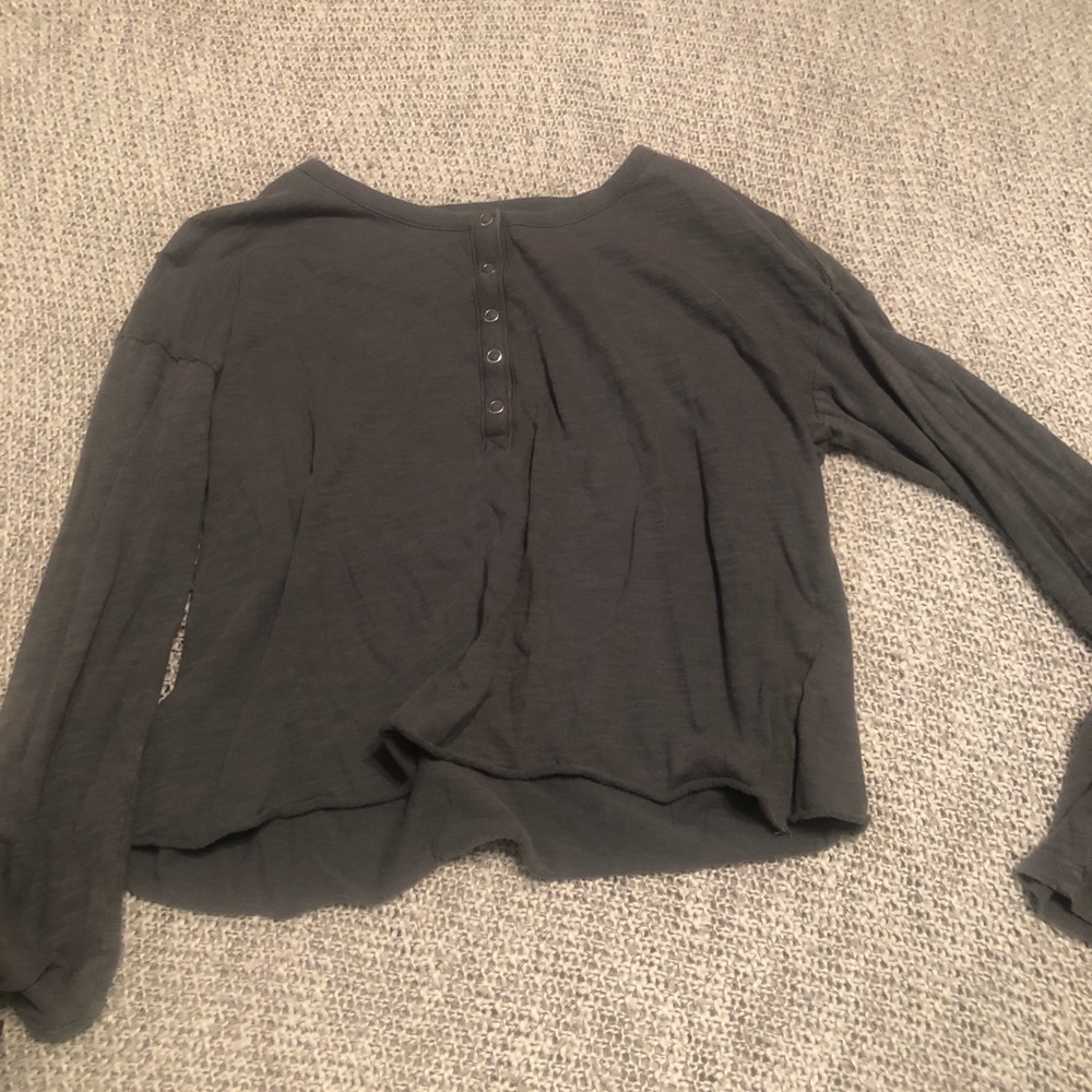Dark gray crop